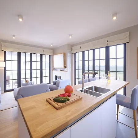 Ferienhaus Reetland Am - Luxusplus Reetdachvilla Mit 4 Schlafzimmern, Sauna Und Kamin G15 *