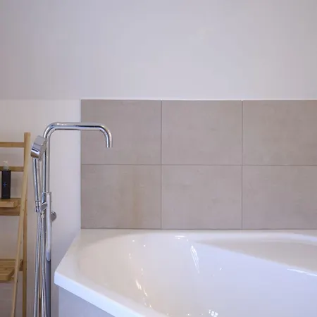 Ferienhaus Reetland Am - Luxusplus Reetdachvilla Mit 4 Schlafzimmern, Sauna Und Kamin G15 Dranske