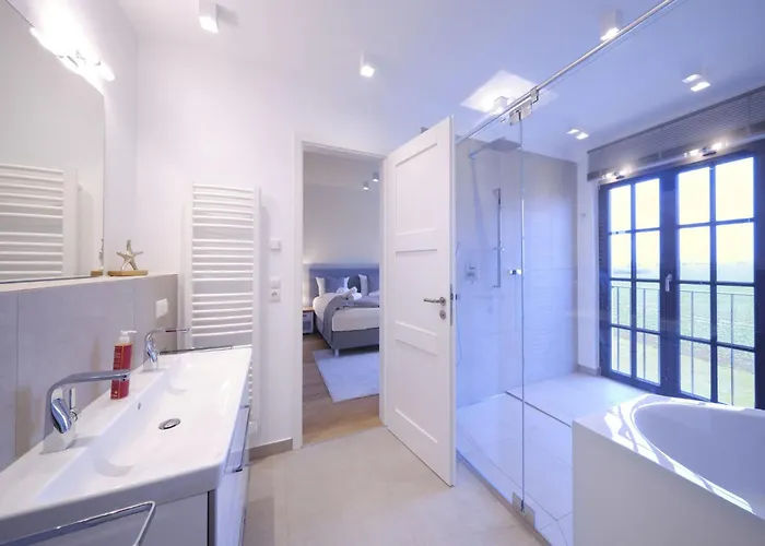 펜션 Reetland Am - Luxusplus Reetdachvilla Mit 4 Schlafzimmern, Sauna Und Kamin G15 드란스케